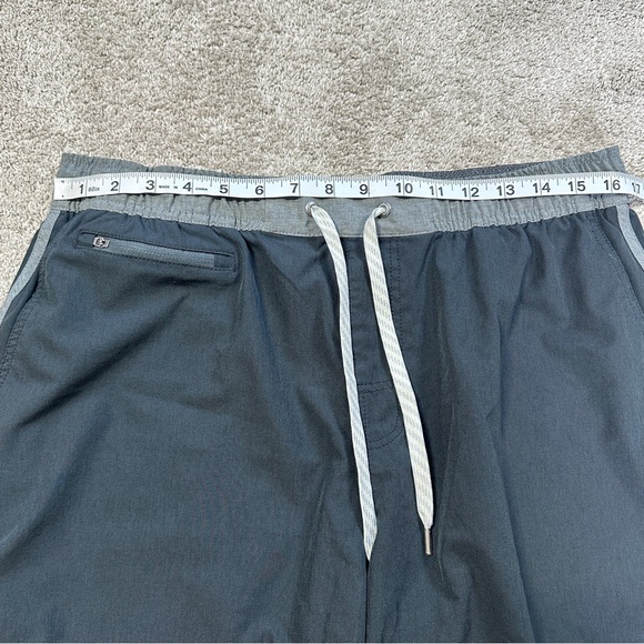 SOLD | Vuori Men’s Banks Shorts Pull On 7” Unlined Athletic in Black Gray XL - Picture 11 of 14
